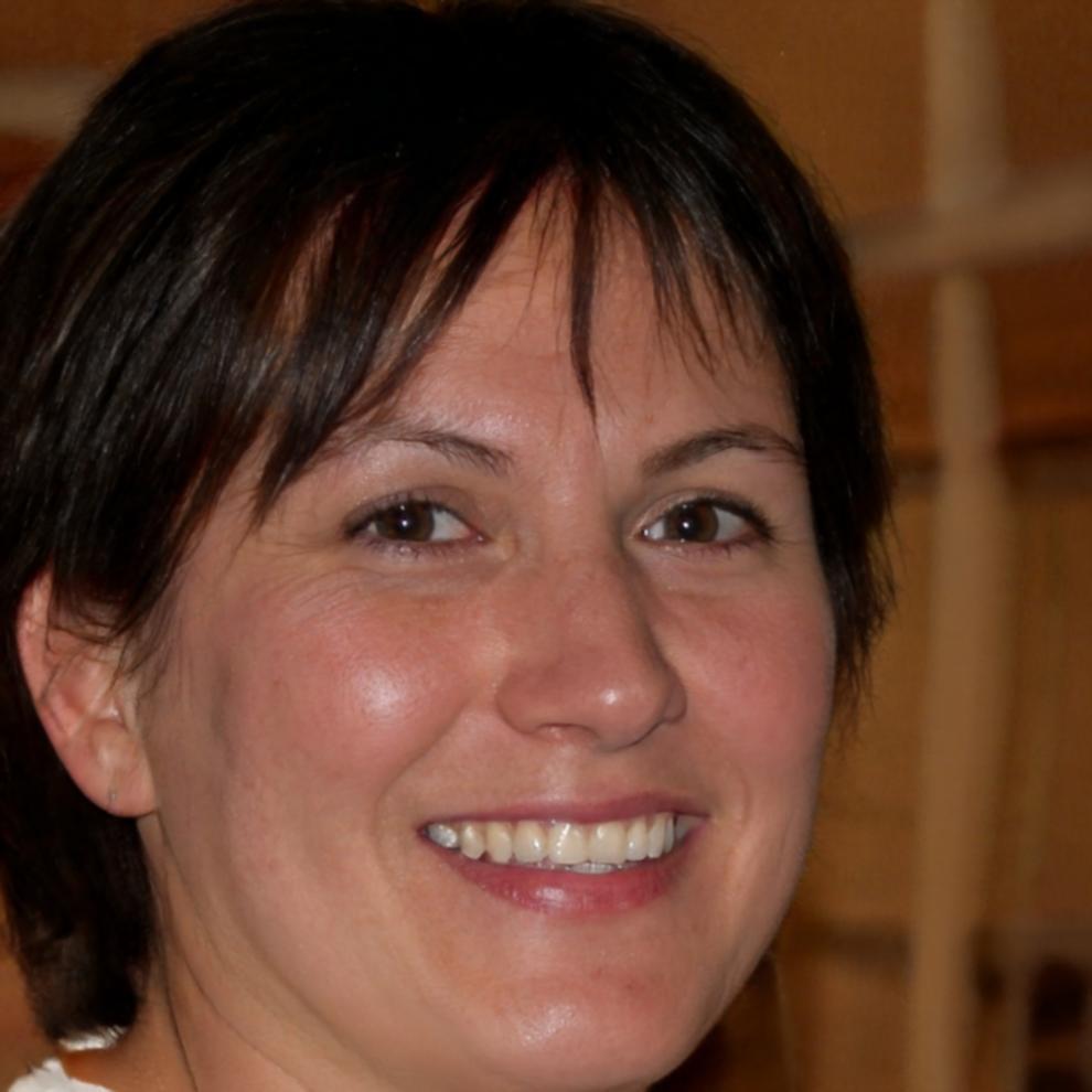 Lena Vogelsang - Datenanalystin mit Fokus auf Wettbewerbsanalyse
